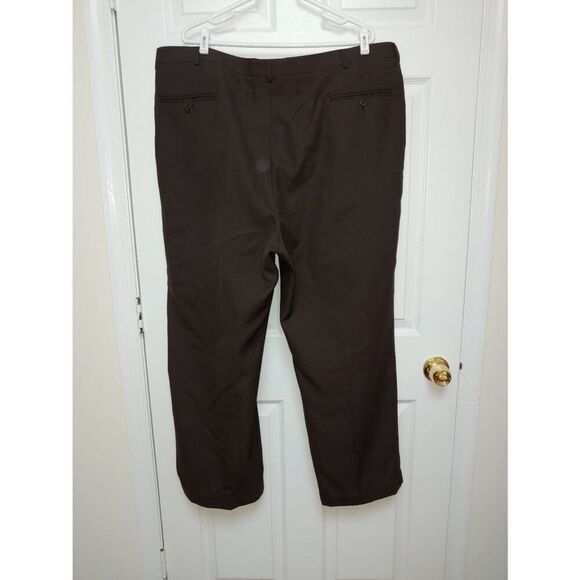 Haggar Men's Size 44x29 (Tag 44x32) Brown Check Pleated Dress Pants - Picture 1 of 7